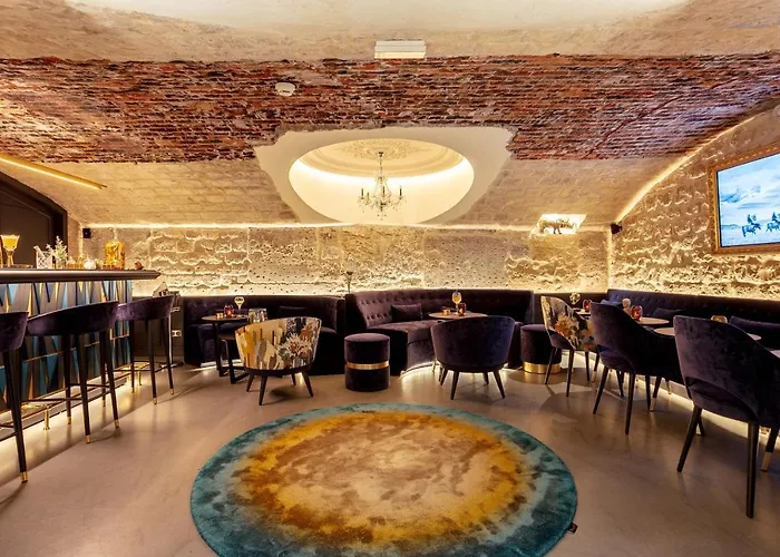 Roi De Sicile - Rivoli -- Luxury Apartment Hotel